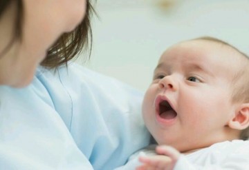 آیا محتوای ویتامین A در شیر مادر برای نوزاد کافی است؟